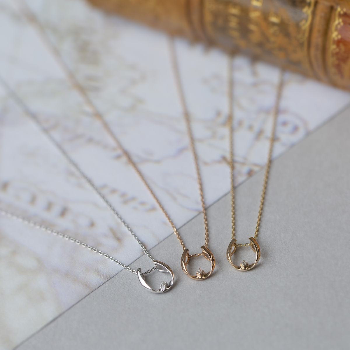 K10 PG YG WG 馬蹄モチーフダイヤモンドネックレス