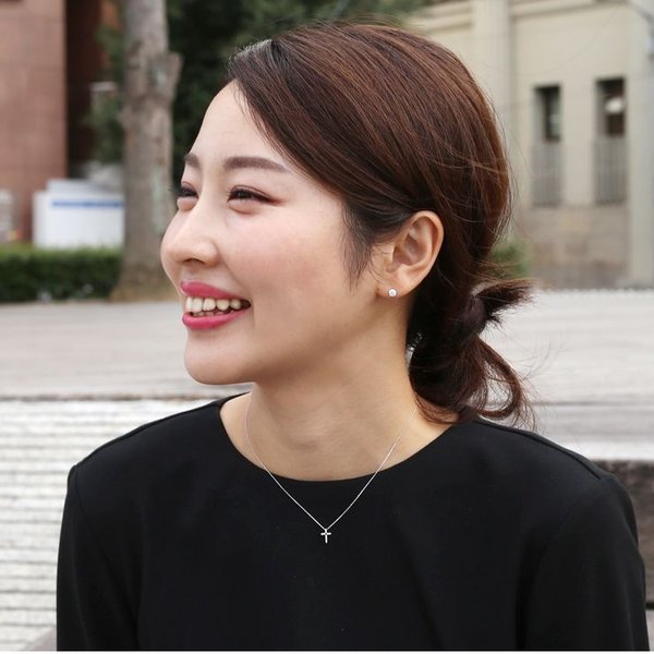 K10WGダイヤモンドブルーサファイアネックレス、着用写真