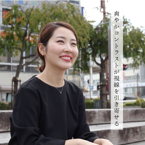 K10WGダイヤモンドブルーサファイアネックレス、着用写真