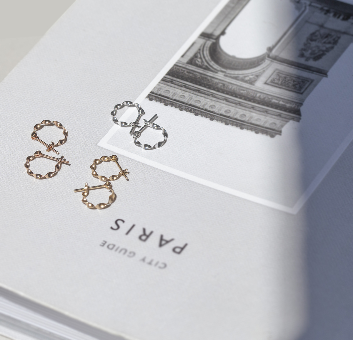 K10 YG ひねり フープピアス