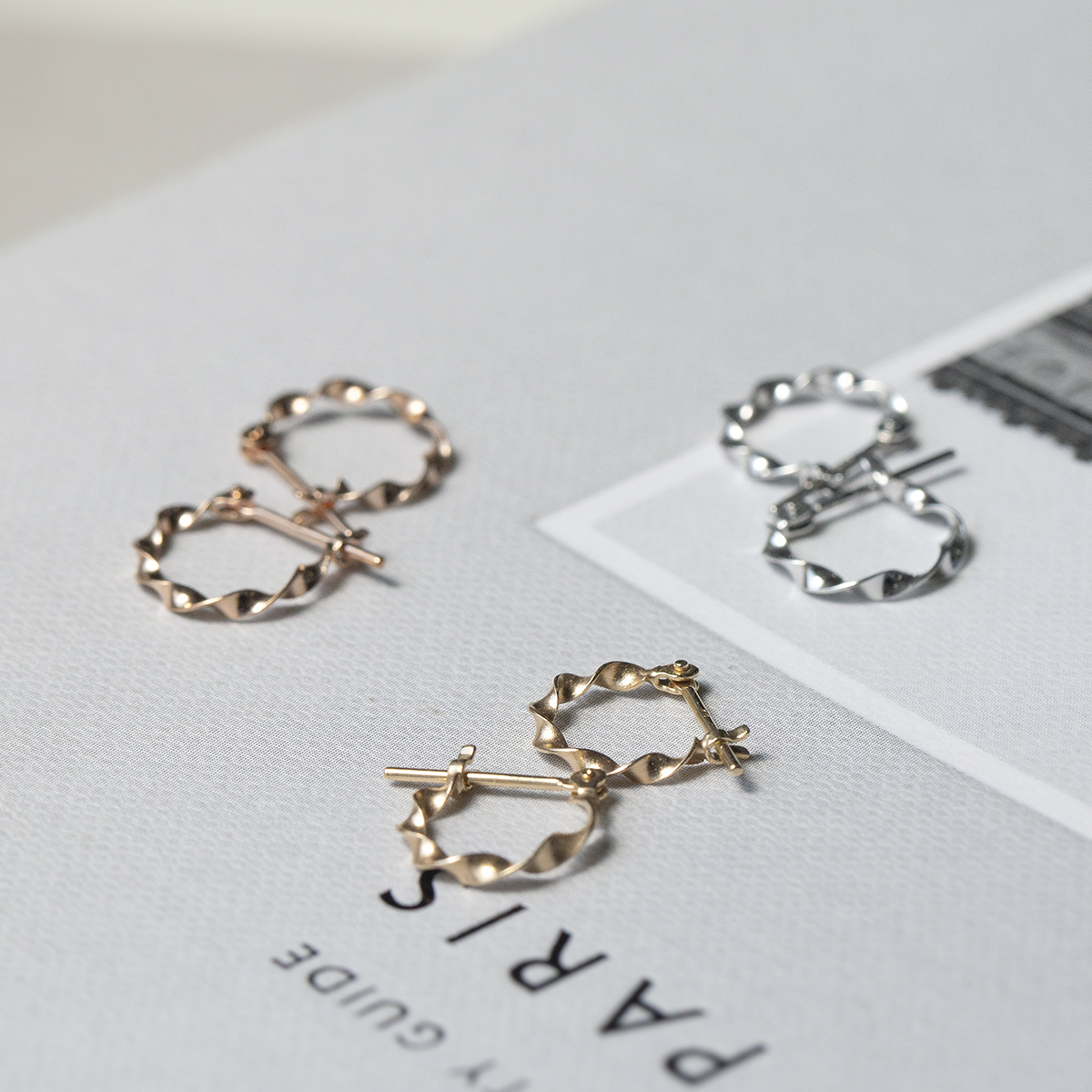 K10 YG ひねり フープピアス