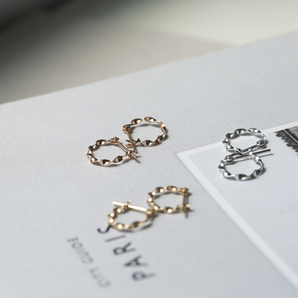 K10 PG ひねり フープピアス