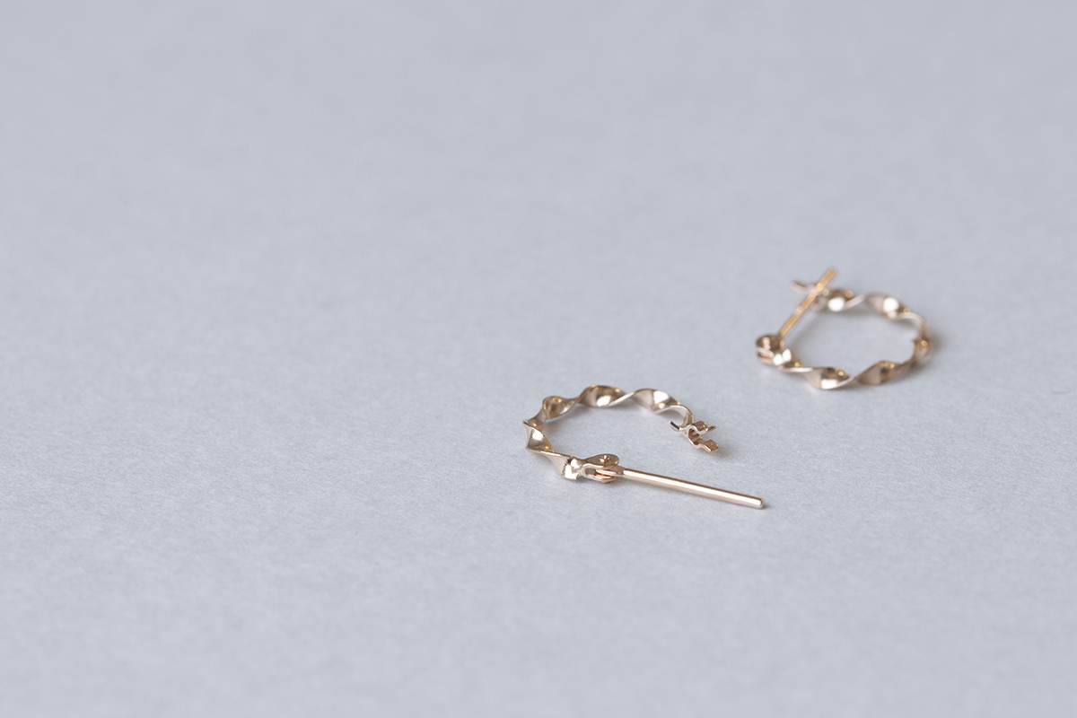 K10 PG ひねり フープピアス