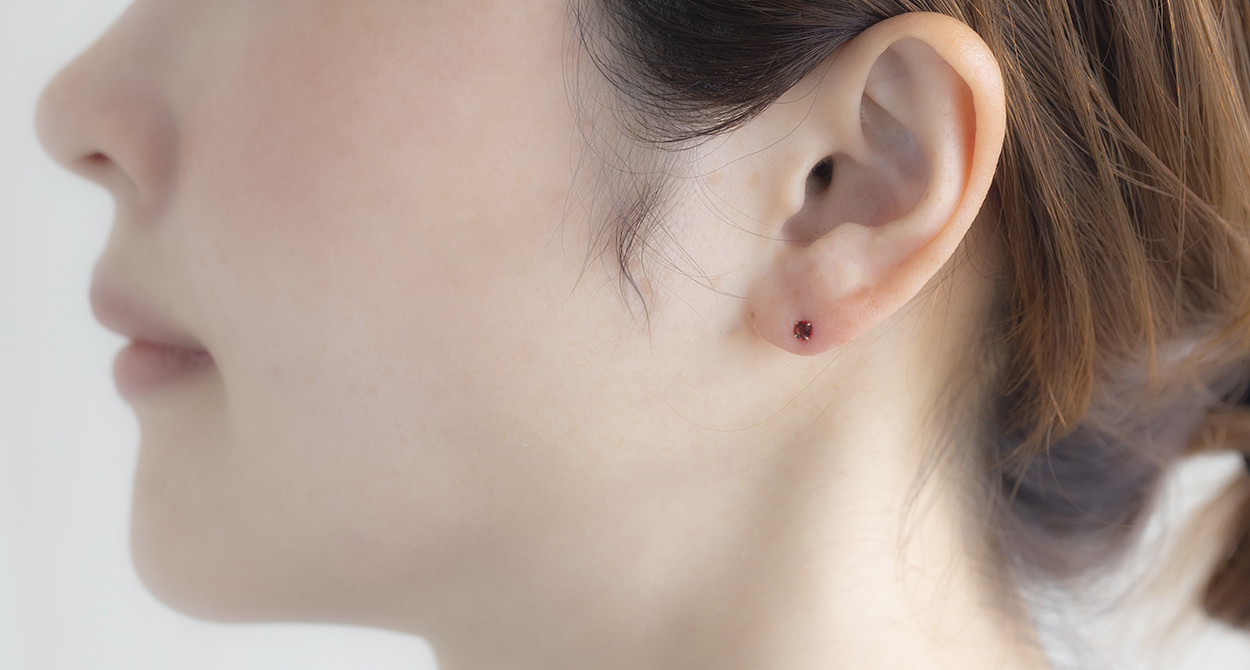 K18 PG ガーネットピアス 一粒 両耳 １月誕生石