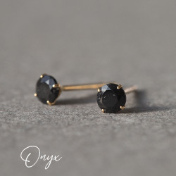 K18 PG オニキスピアス 一粒 両耳 8月誕生石