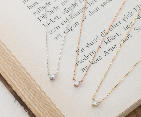 様々なチェーン素材の一粒ダイヤモンドネックレス