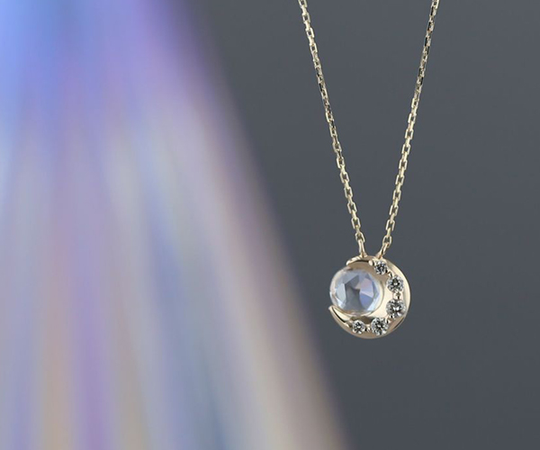 ムーンモチーフのネックレス