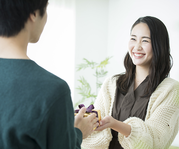 プレゼントを渡すイメージ