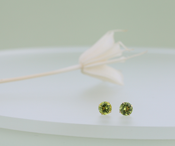 ペリドットのピアス
