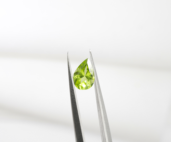 ペアシェイプカットのペリドット