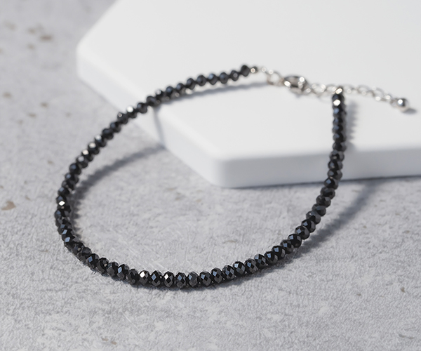 ブラックスピネル