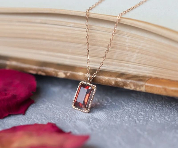K10PGガーネットネックレス