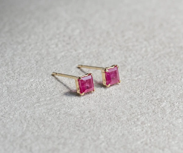 誕生日プレゼントとしてのルビー