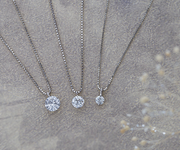 一粒ダイヤネックモンドレス