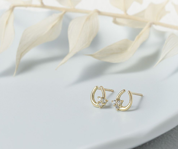 K18 YG ホースシュー 馬蹄 ダイヤモンド ピアス