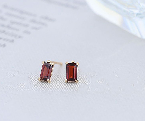 K10 YG ガーネット ピアス スクエア