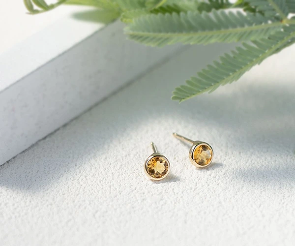 シトリンのスタッドピアス
