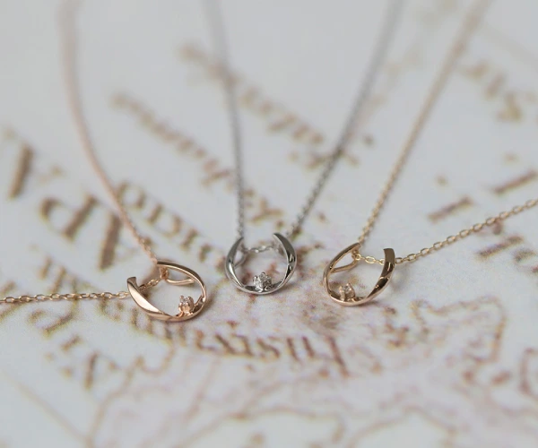 K10 YG 馬蹄モチーフネックレス