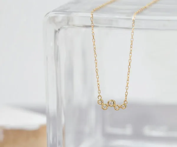 50代女性向けネックレス_普段使いからお出かけ・フォーマルまで、日常を彩るジュエリー