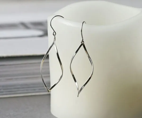 白く清らかな輝きを放つプラチナジュエリー