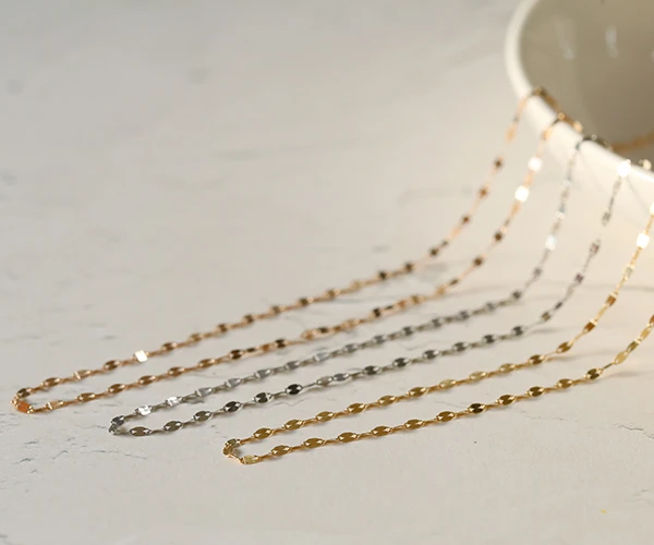 洗練された大人の証「ペタルチェーンネックレス」