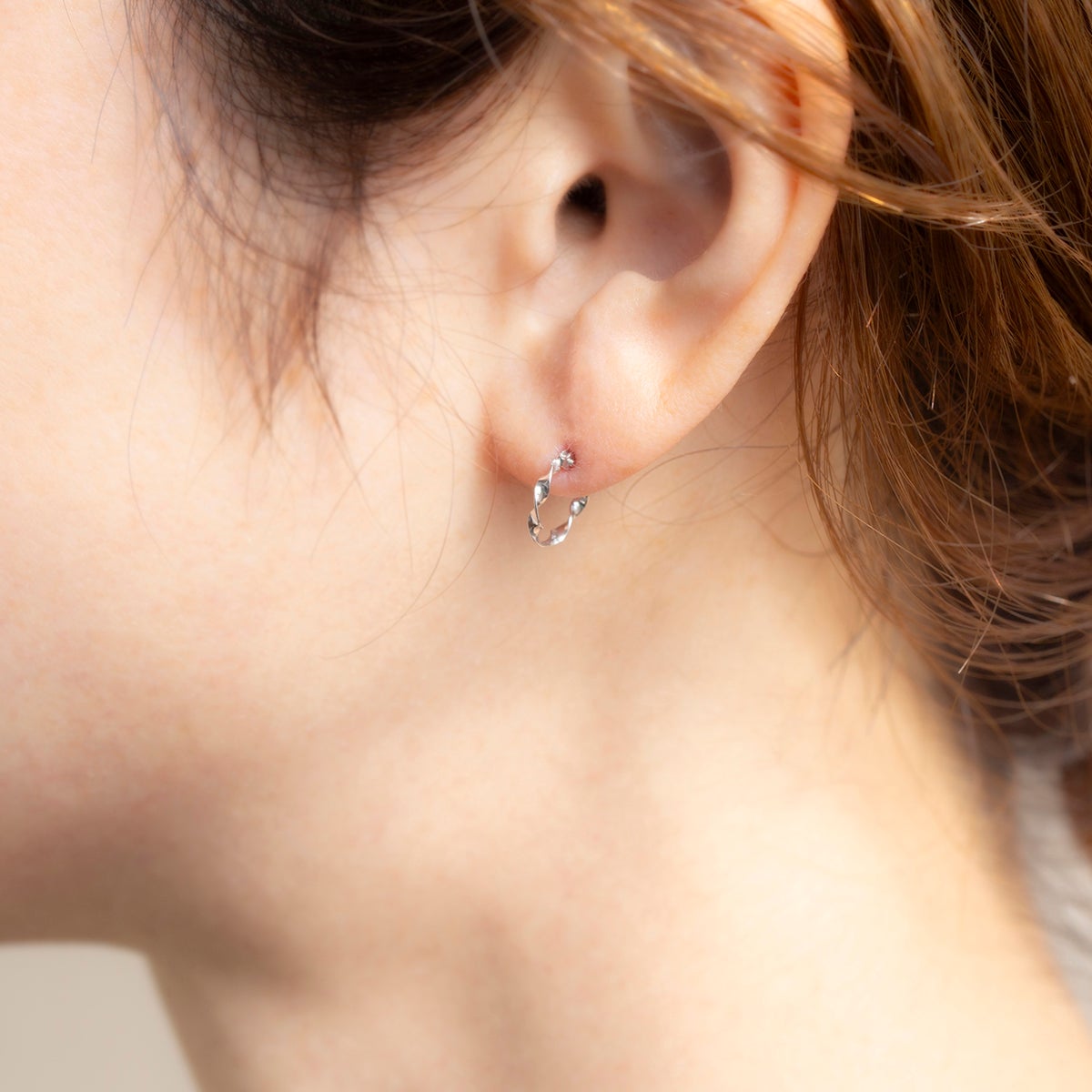 K10 WG フープピアス ひねり