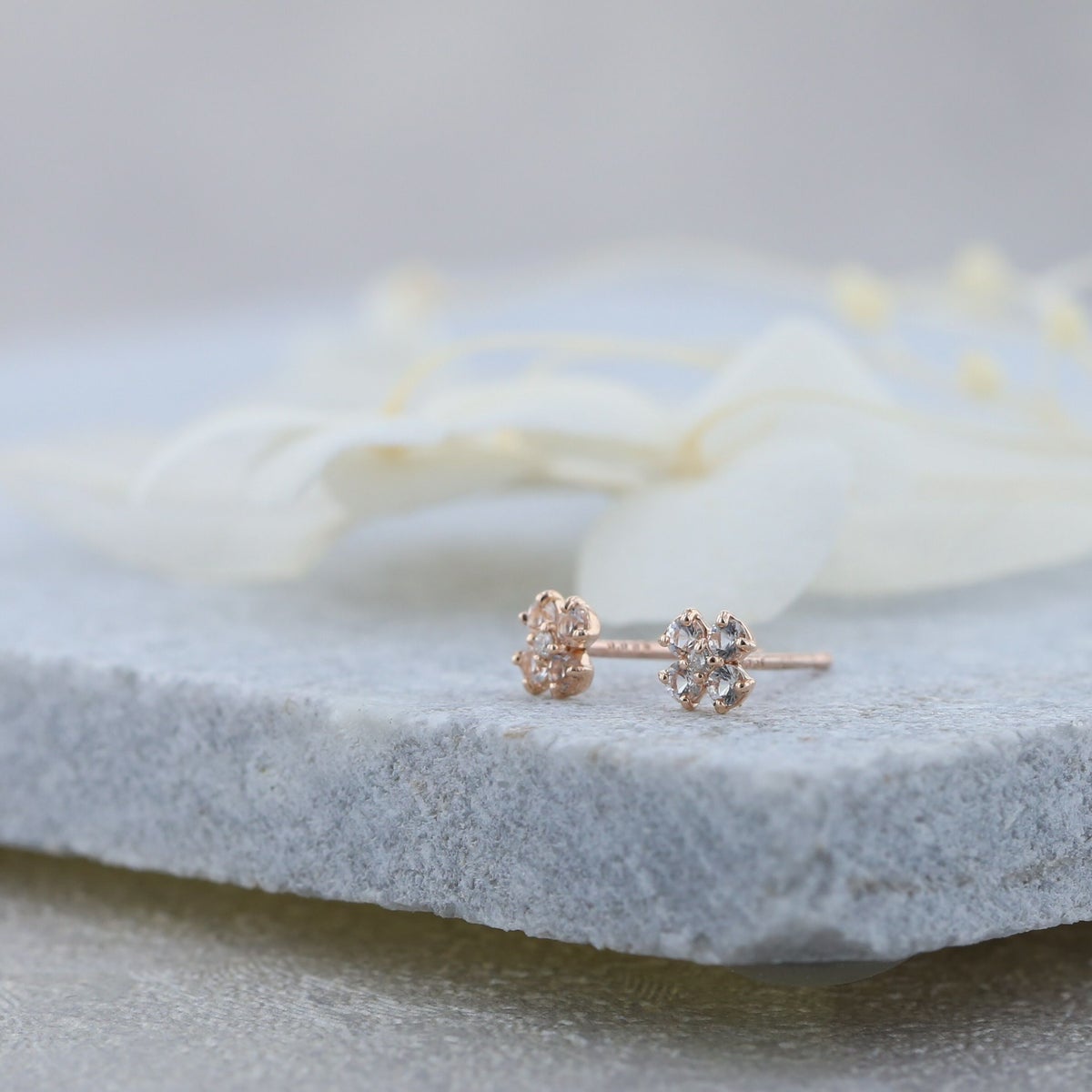 K10 PG ホワイトトパーズ ダイヤモンド フラワー ピアス