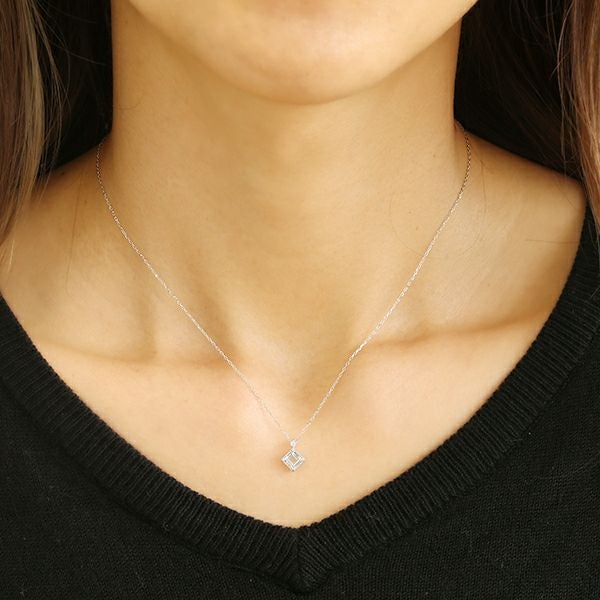 K10 WG アクアマリン ダイヤモンド スクエア ネックレス
