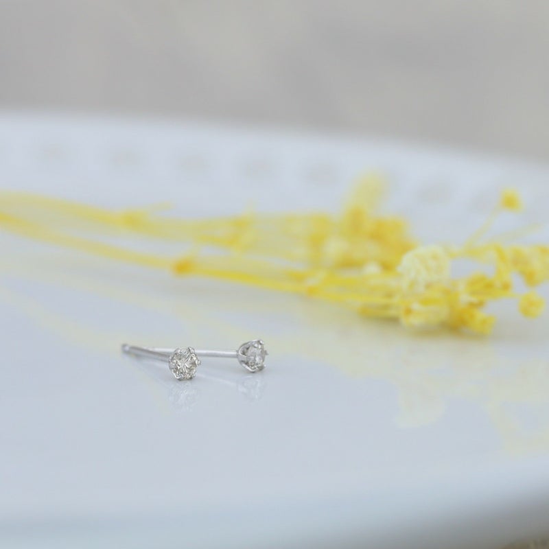 プラチナ 一粒 ダイヤモンド スタッド ピアス 6本爪タイプ 0.05カラット×2石
