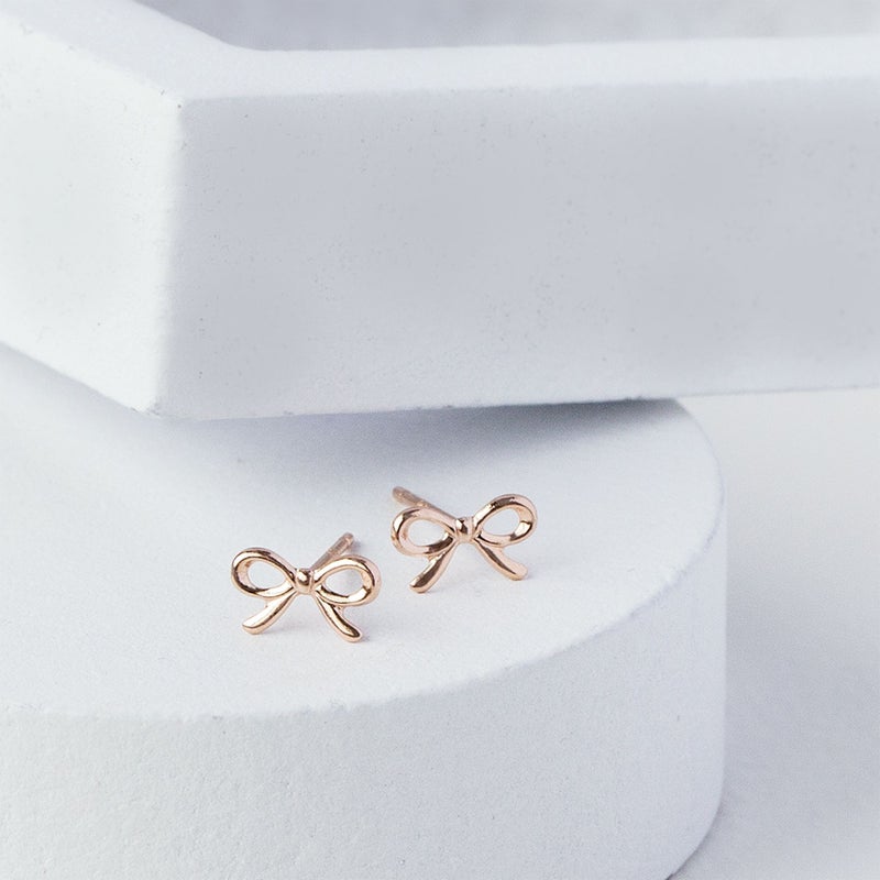 K10 PG ピアス リボン ピンクゴールド スタッドピアス ラッキーモチーフ レディース プレゼント 誕生日 10代 20代 30代 かわいい 小さい 華奢 彼女 10金