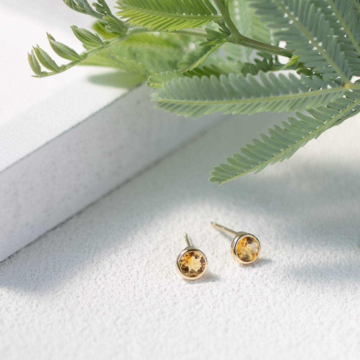 K10 YG シトリン ピアス 11月 誕生石 プレゼント 妻 彼女 小ぶり 可愛い レディース イエローゴールド 20代 30代 40代 50代 ミニ プチ