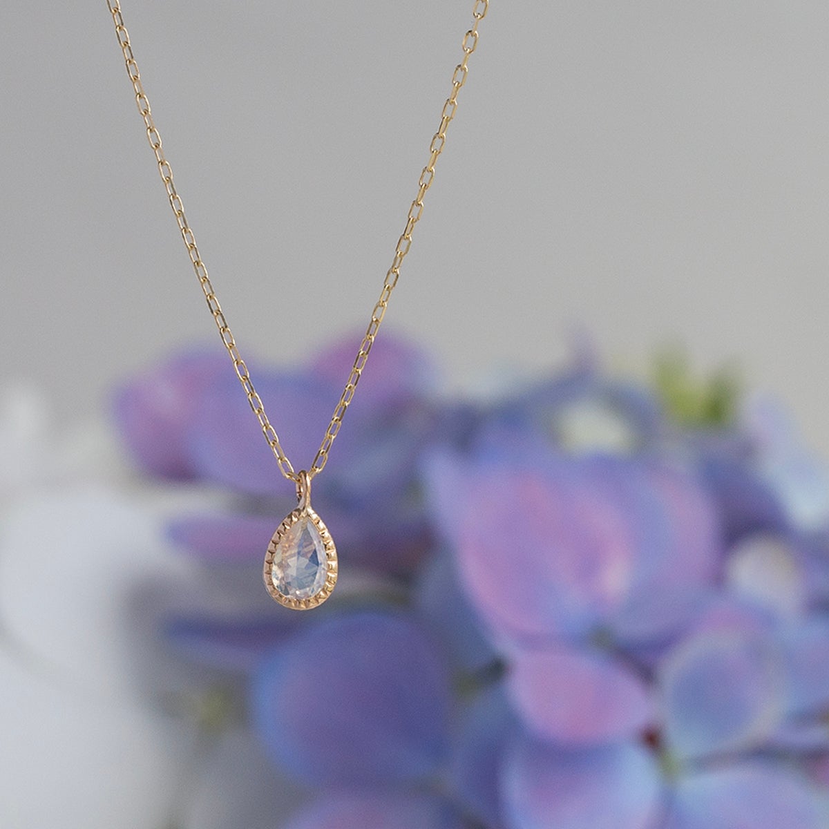 【6月誕生石】K10 YG ブルームーンストーン ネックレス ペアシェイプ