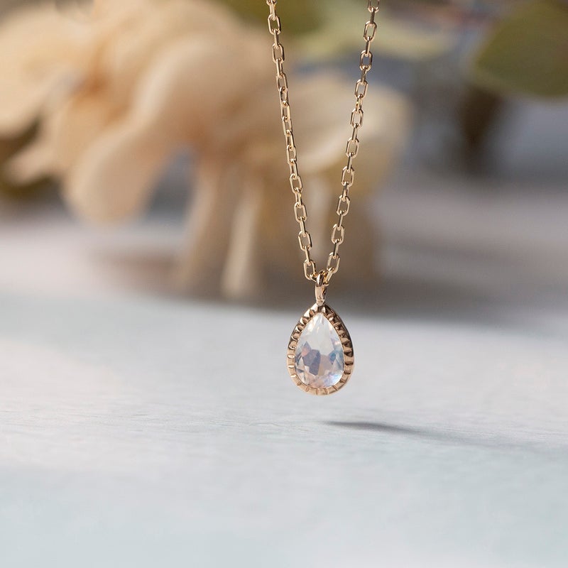 【6月誕生石】K10 YG ブルームーンストーン ネックレス ペアシェイプ
