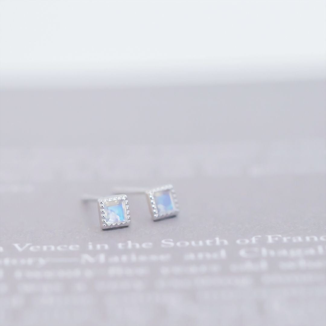 K10 WG ブルームーンストーン ピアス