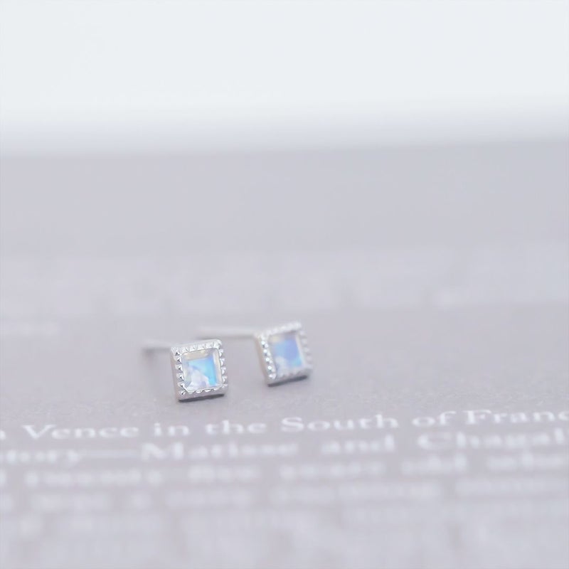 K10 WG ブルームーンストーン ピアス