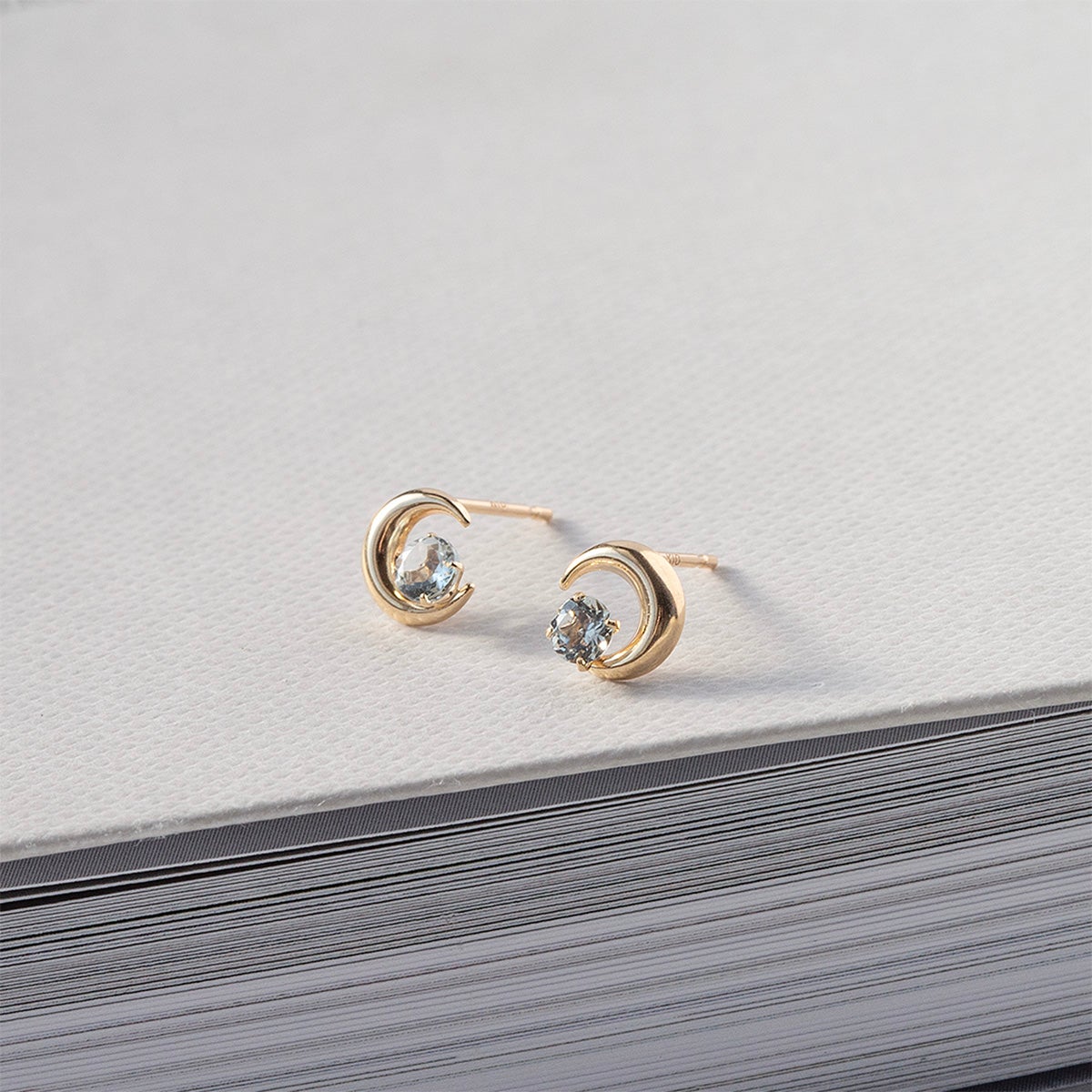 K10 YG アクアマリン 三日月 ピアス レディース 3月 誕生石 ギフト 誕生日プレゼント 20代 30代 40代 イエローゴールド ムーン 妻 彼女 可愛い