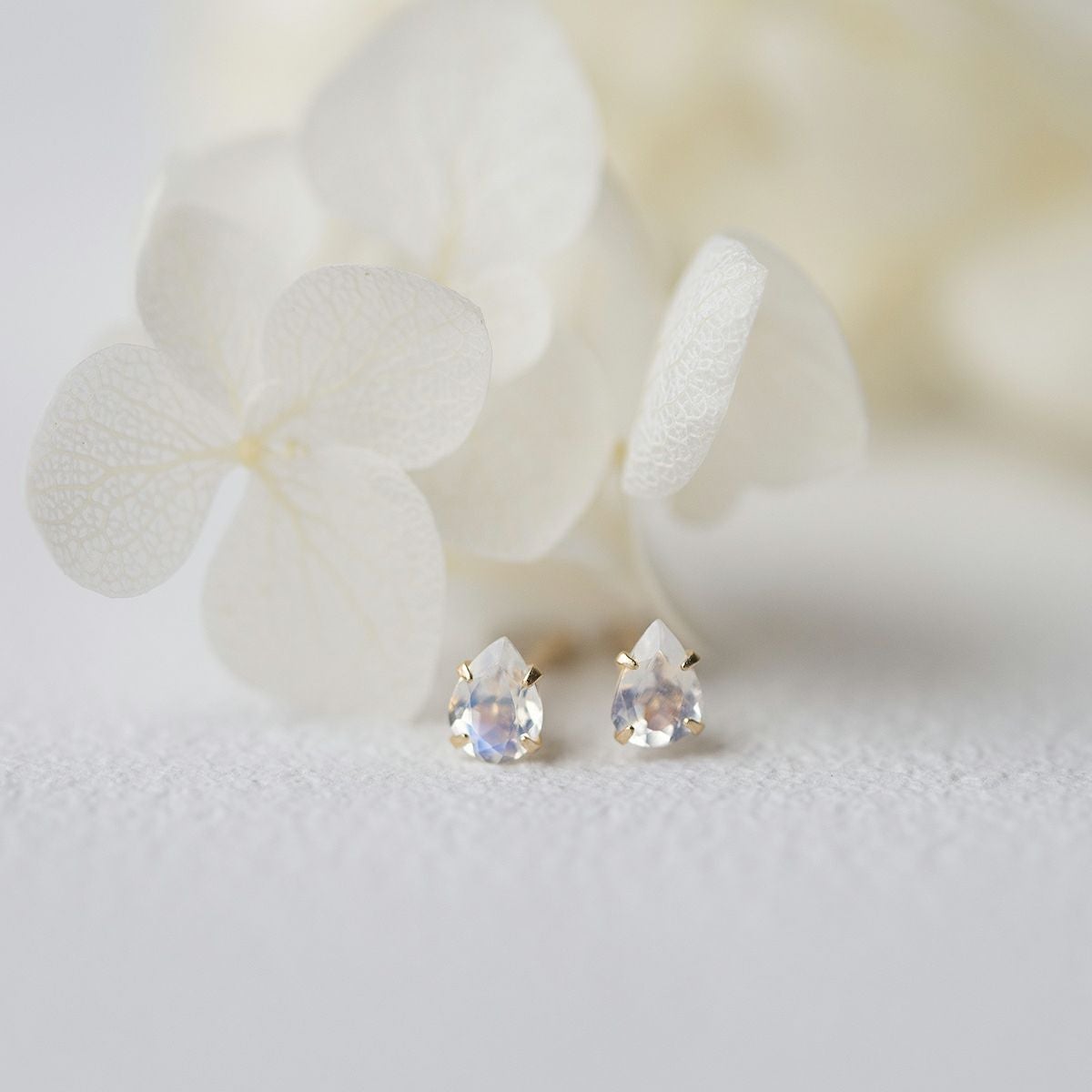 K10 YG ブルームーンストーン ピアス ペアシェイプ イエローゴールド 10金 6月 誕生石 誕生日 プレゼント レディース 20代 30代 40代 10k k10 天然石