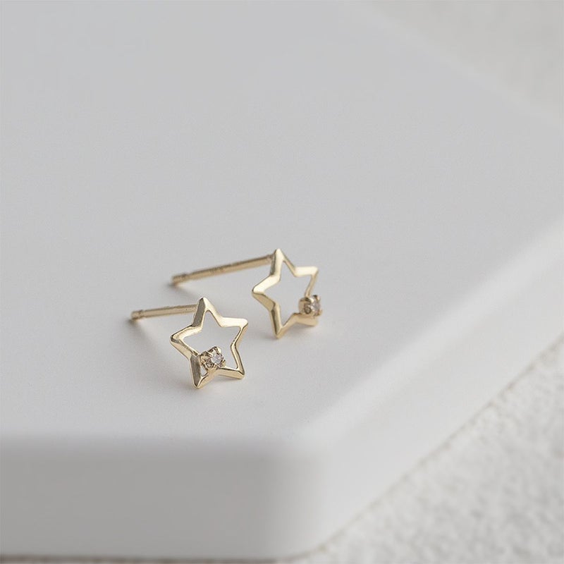 K10 YG ダイヤモンド ピアス 星 スター イエローゴールド スタッドピアス ラッキーモチーフ かわいい ギフト 誕生日プレゼント 4月誕生石 20代 30代 40代 妻 彼女 レディース