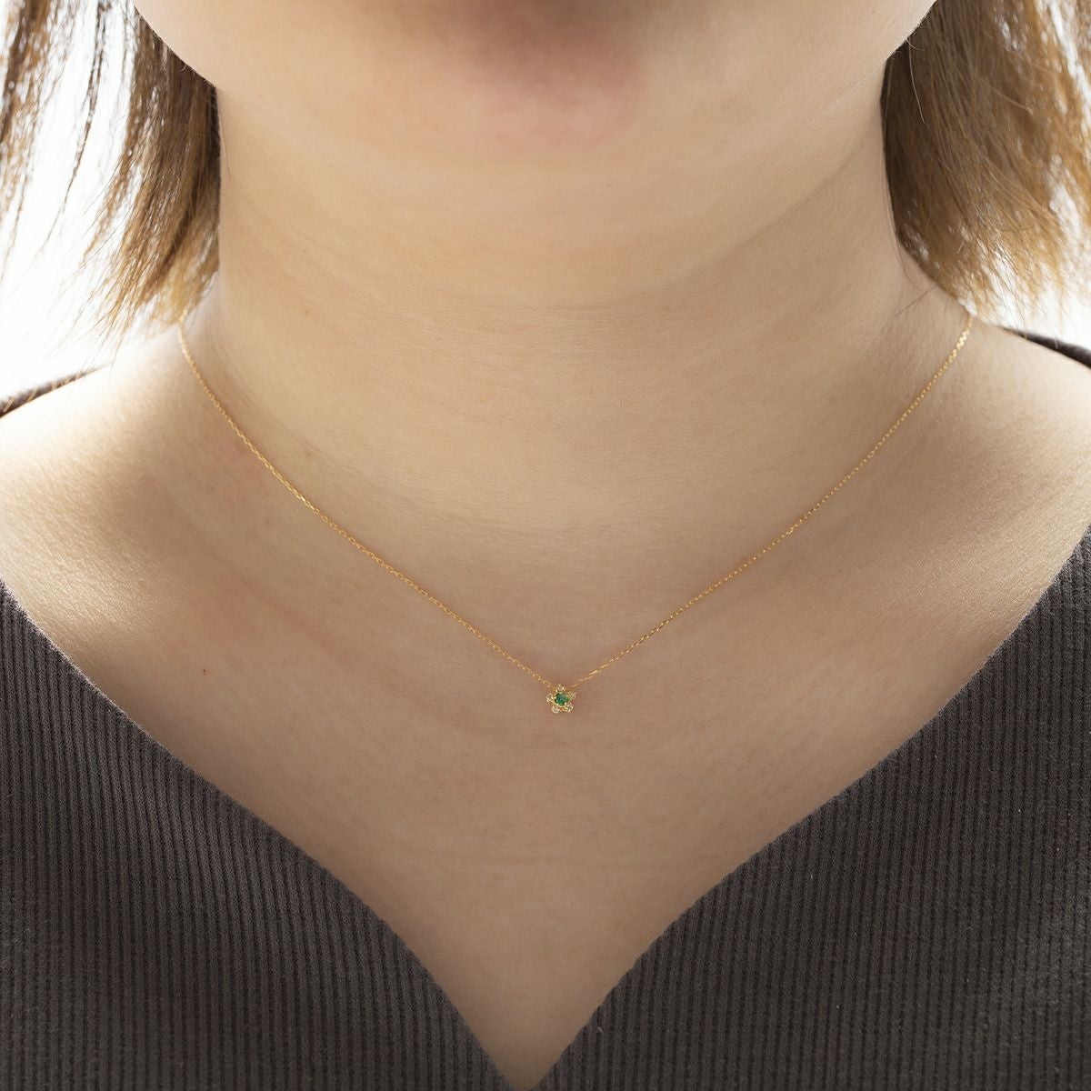 K18 YG エメラルド ダイヤモンド ネックレス イエローゴールド 5月誕生石 レディース 彼女 妻 30代 40代 50代 18k 誕生日 花 フラワーモチーフ