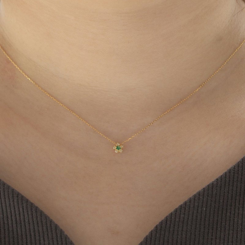 K18 YG エメラルド ダイヤモンド ネックレス イエローゴールド 5月誕生石 レディース 彼女 妻 30代 40代 50代 18k 誕生日 花 フラワーモチーフ