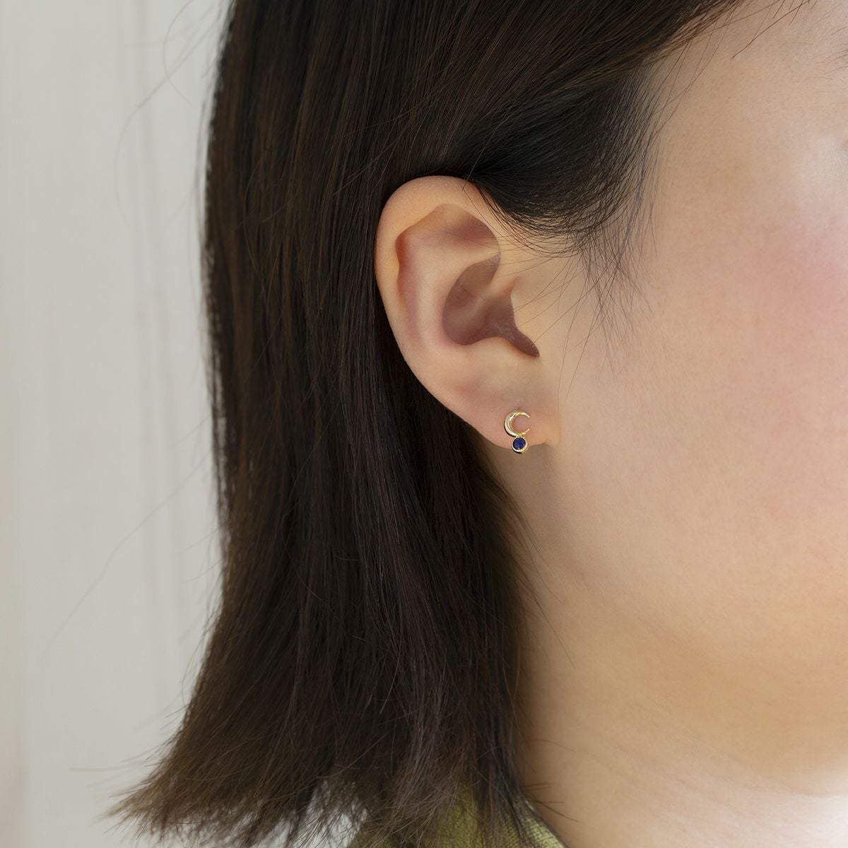 K10 YG ラピスラズリ 月 ピアス ムーン moon イエローゴールド スタッドピアス ラッキーモチーフ かわいい ギフト 誕生日プレゼント 20代 30代 40代 妻 彼女 レディース