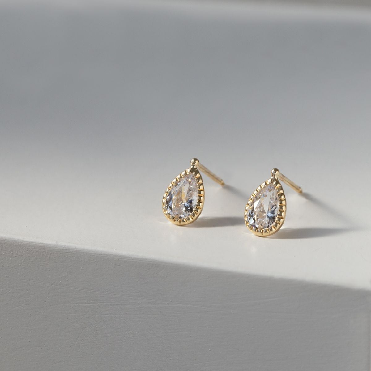 K18 YG スーパーキュービックジルコニア ピアス イエローゴールド レディース 18金 CZ 誕生日プレゼント ギフト 20代 30代 40代 女性 彼女 妻