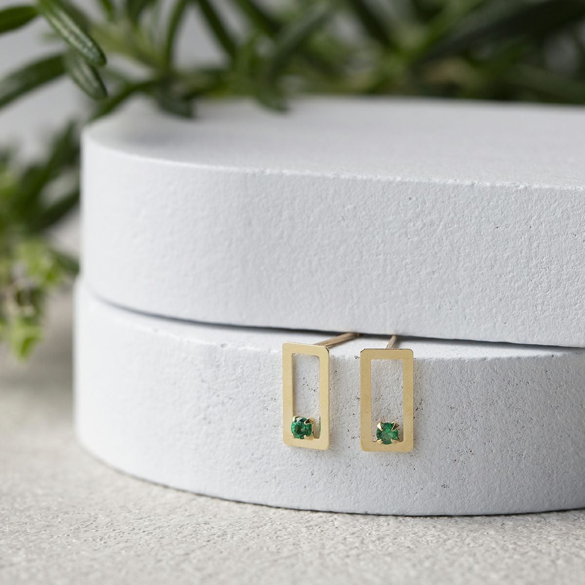 K10 YG エメラルド ピアス 10金 イエローゴールド スクエア レディース 5月誕生石 ギフト 誕生日プレゼント 彼女 妻 20代 30代 40代