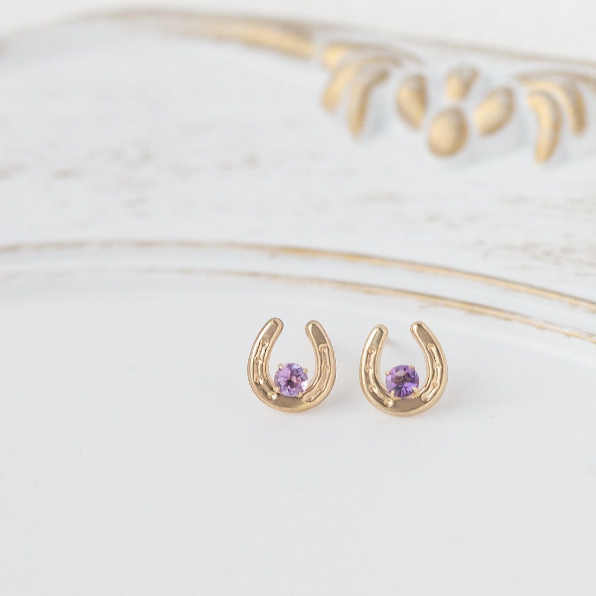K10 YG ホースシュー 馬蹄 アメジスト ピアス 10k 2月 誕生石 イエローゴールド レディース 彼女 妻 プレゼント ラッキーモチーフ