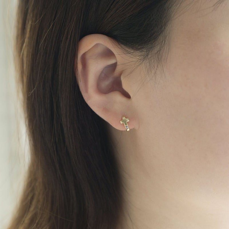 K10 YG クロス ピアス イエローゴールド スタッドピアス かわいい ギフト 誕生日プレゼント 誕生日 20代 30代 40代 妻 彼女 レディース