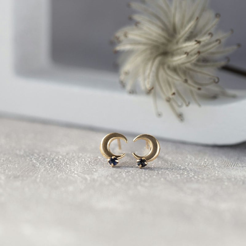 K10 YG 三日月 サファイア ピアス 月 ムーン 10k 9月 誕生石 イエローゴールド レディース 彼女 妻 プレゼント ラッキーモチーフ 誕生日プレゼント ギフト