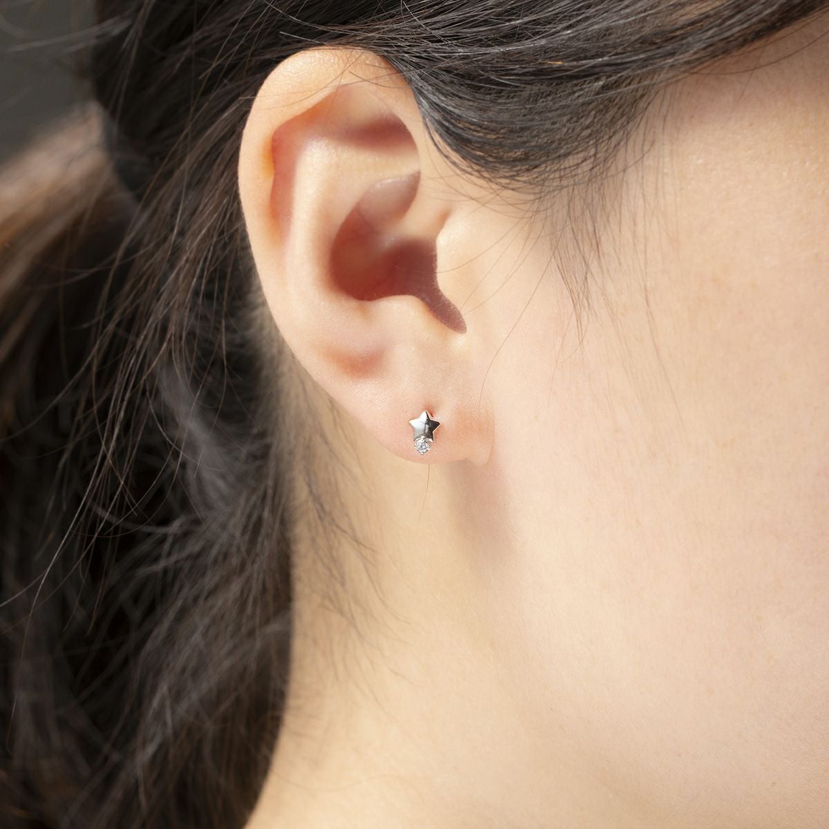 K10 WG キュービックジルコニア ピアス 星 スター 月 ムーン アシンメトリー ホワイトゴールド レディース 10金 CZ 誕生日プレゼント ギフト 20代 30代 40代 女性 彼女 妻