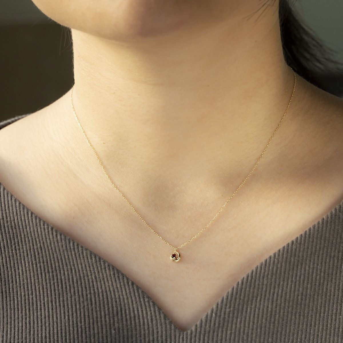 K10 YG ガーネット ネックレス 月 ムーン レディース 1月 誕生石 ダイヤモンド プレゼント 彼女 妻 20代 30代 40代 イエローゴールド 天然石