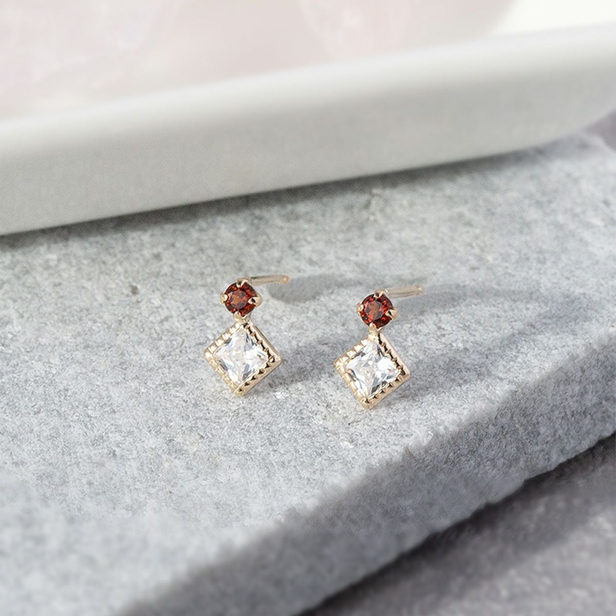 K10 YG ガーネット キュービックジルコニア ピアス イエローゴールド 10金 1月 誕生石 誕生日プレゼント ギフト レディース 20代 30代 40代 10k k10