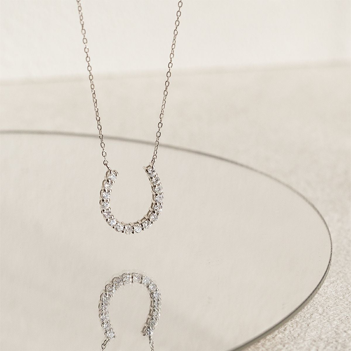 プラチナ ダイヤモンド 馬蹄 ネックレス ホースシュー レディース PT 誕生日プレゼント ギフト 女性 彼女 20代 30代 40代 50代 記念日 PT950